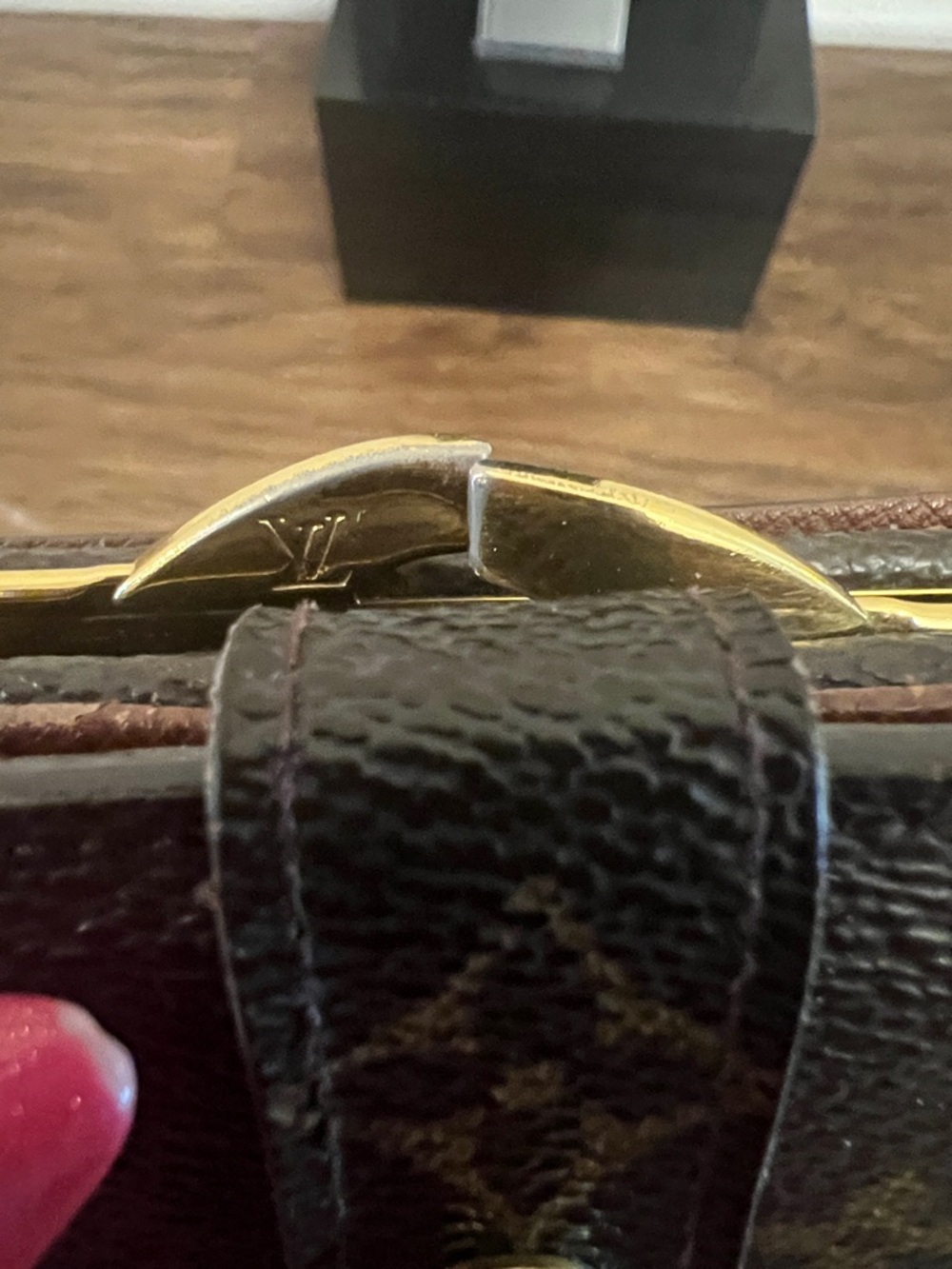 Louis Vuitton Monogram Canvas Wallet with Kisslock - Picture 13 of 14